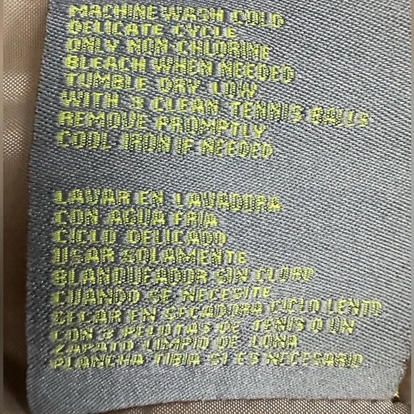 Woman's Kenneth Cole Reaction Down/Feather
Body warmer. Puffer Vest Ivory Sz M - Picture 12 of 13